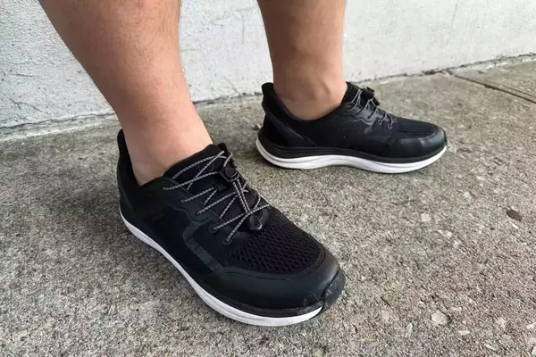 A close-up of legs wearing Kizik Men