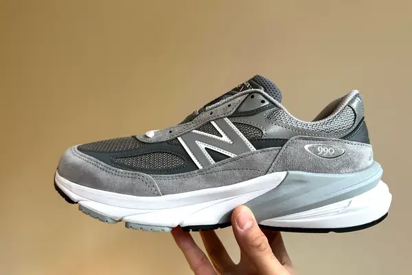 The side of the New Balance Men