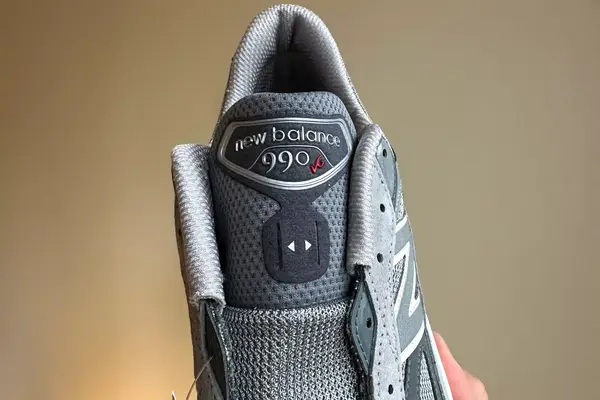 details of the tongue of the New Balance Men