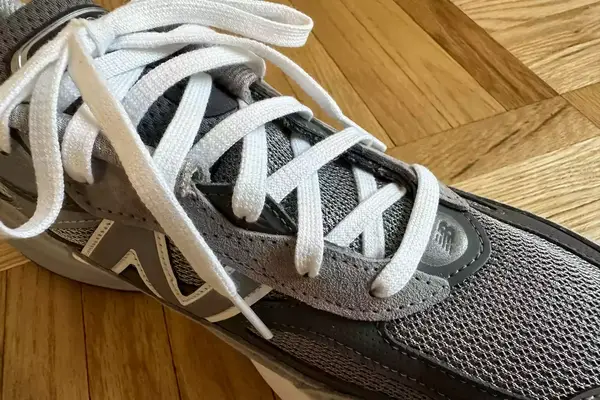 The laces of the New Balance Men