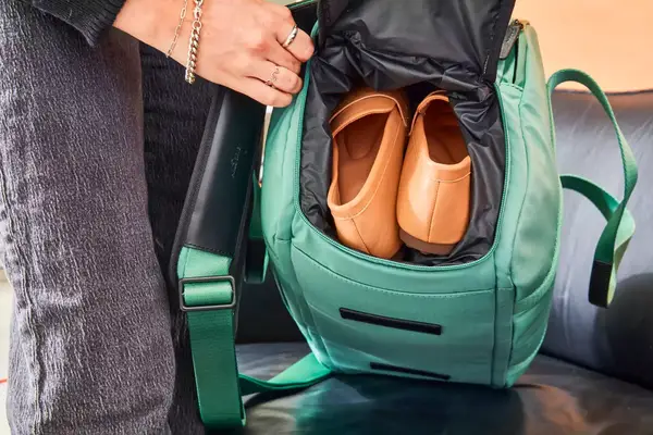 Hand with shoe pocket of Arlo Skye The Weekender