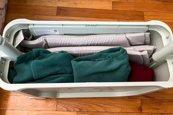 Clothes packed in the ​​Stokke JetKids BedBox from an overhead angle