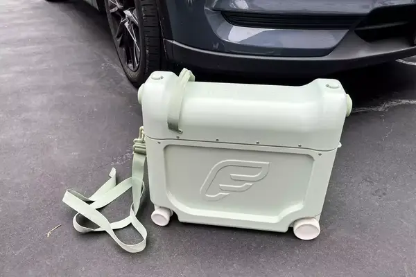 The ​​Stokke JetKids BedBox in front of a car