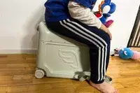 A child sitting on the ​​Stokke JetKids BedBox