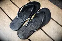 An overhead view of a pair of Havaianas Women