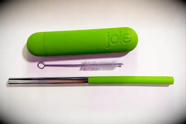 Joie Straw on the Go