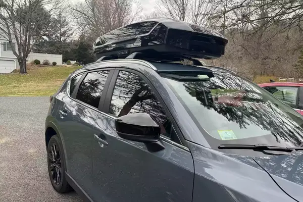 Thule Motion 3 installed atop a car roof