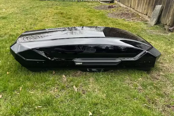 Thule Motion 3 laying on a grassy lawn