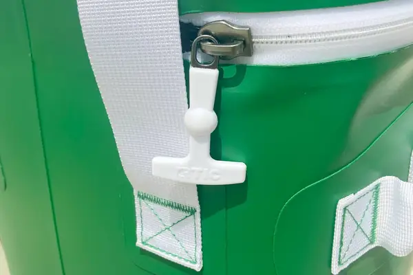 Close-up of the zipper on the RTIC Insulated Soft Cooler Bag