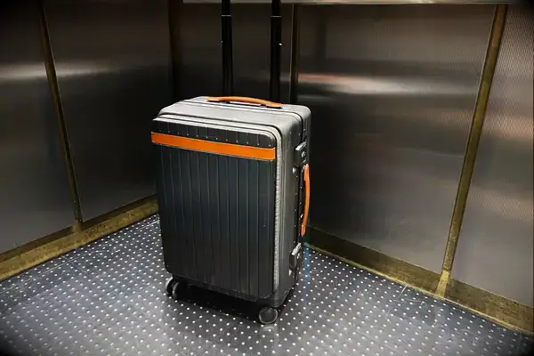 The Carl Friedrik The Carry-on in an elevator
