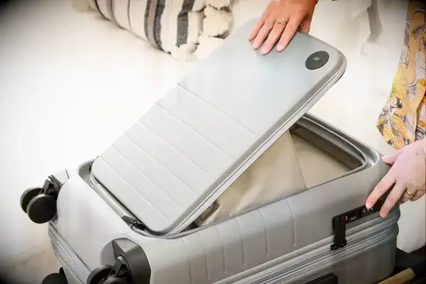 A person expands the Monos Expandable Carry-on Pro