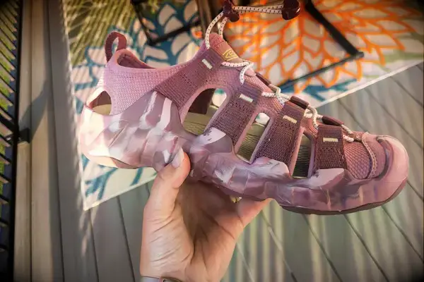 Person holding Keen Women