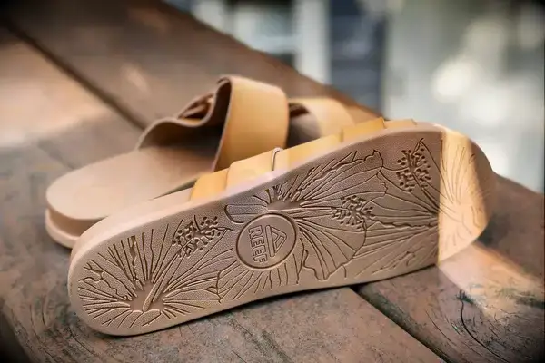 Reef Cushion Vera Cruz Slides displayed on a wood surface