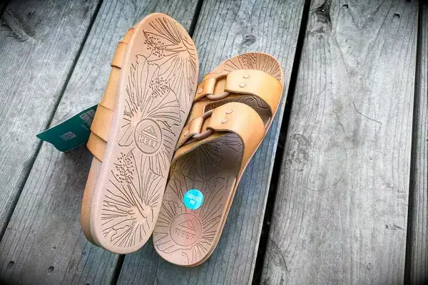 Reef Cushion Vera Cruz Slide one shoe upside down and the other right side up