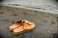 Reef Cushion Vera Cruz Slide on the sand at the beach with the water behind