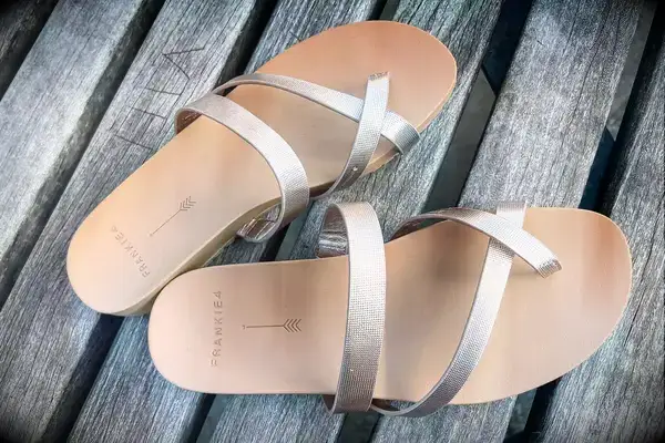 Top view of the Frankie4 Isla on a wood background