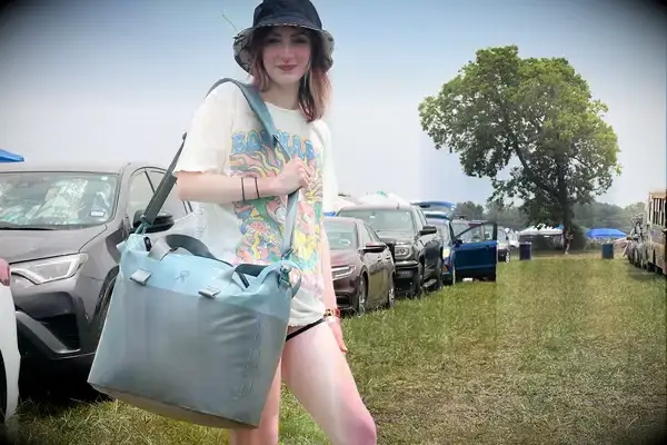 Tourit Cooler Backpack displayed on sand