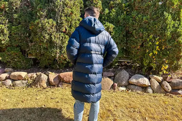 The back of a person wearing the Helly Hansen Men