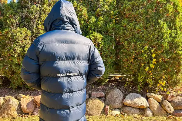 The logo on the back of the Helly Hansen Men