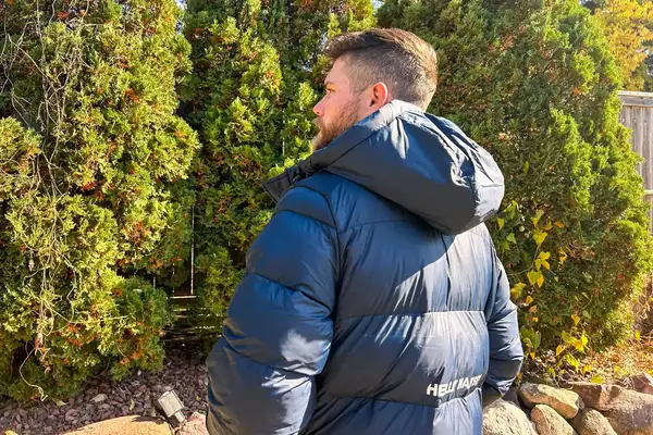 The back of a person wearing the Helly Hansen Men