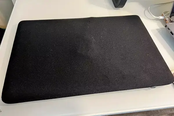 Clothed covering MSI Pro MP161 E2 Portable Monitor.