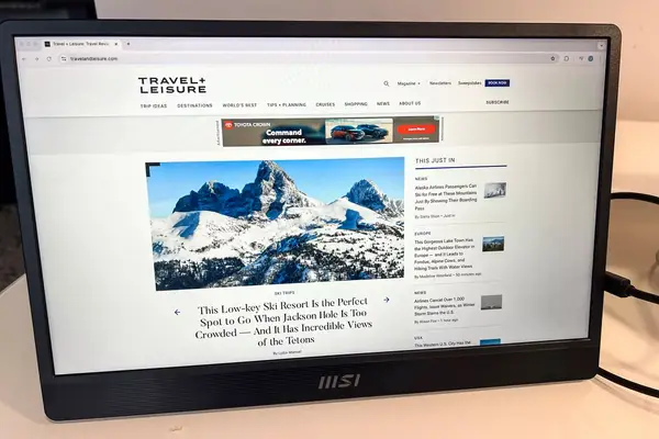 Clothed covering MSI Pro MP161 E2 Portable Monitor.