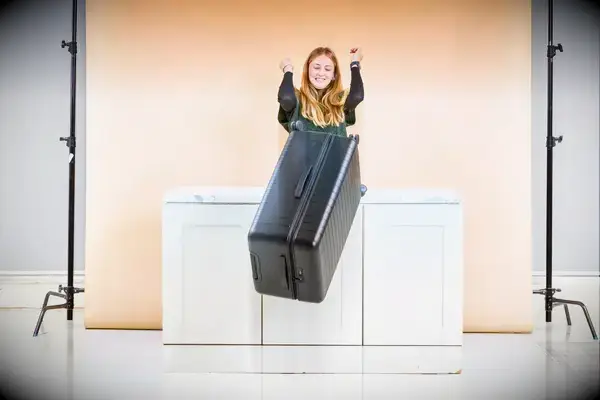 Person pushing the Away The Trunk off a counter