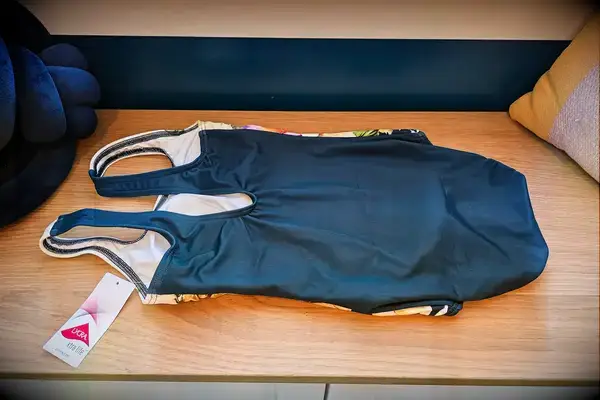 The back of the Lands’ End Women