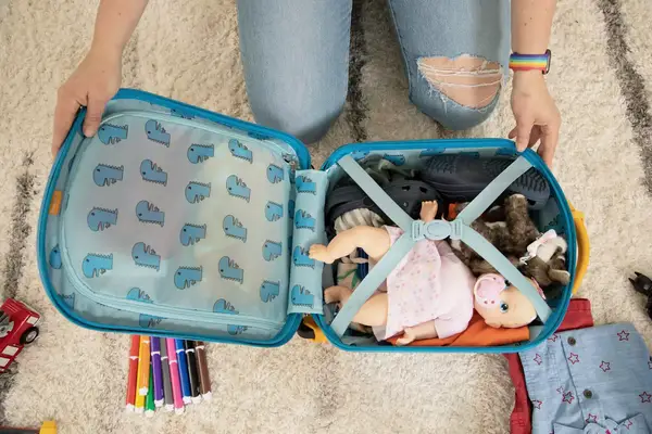 person opening Rockland Jr. Kids