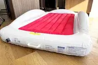 The handle on the Sleepah Inflatable Toddler Travel Bed