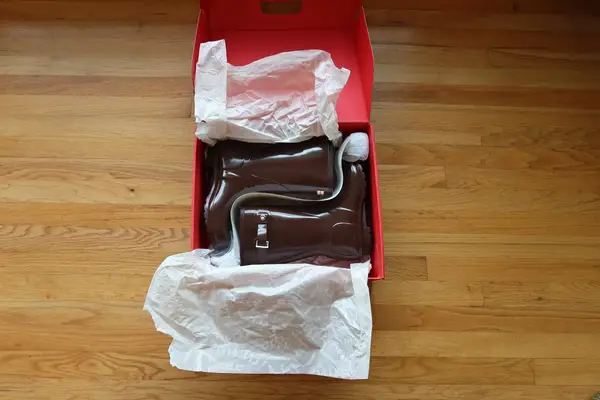 A pair of Hunter Women