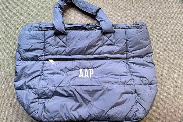 A navy puffer tote bag