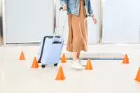 A person walking with the DELSEY PARIS X United Colors of Bennetton Carry-on Spinner