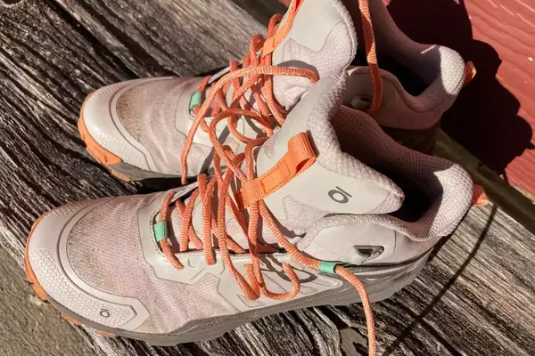 An overhead view of the Oboz Womenâs Katabatic Mid Waterproof Hiking Boots