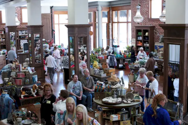 Event, Restaurant, Lunch, Building, Brunch, Crowd, City, Marketplace, 