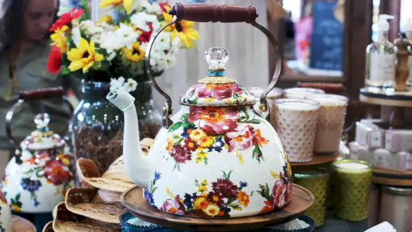 Serveware, Dishware, Teapot, Porcelain, Lid, Ceramic, Tea set, Bouquet, Pottery, Kettle, 