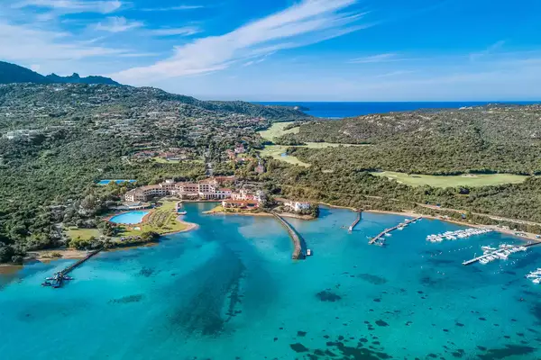 Hotel Cala di Volpe bayfront, pool, exterior Sardinia