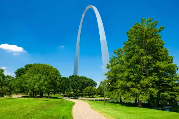 The Gateway Arch in downtown St. Louis, Missouri, USA.