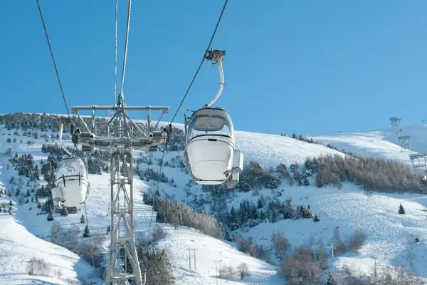 A part of the extensive cable car network to be found in the French Alps at Les Deux Alpes.