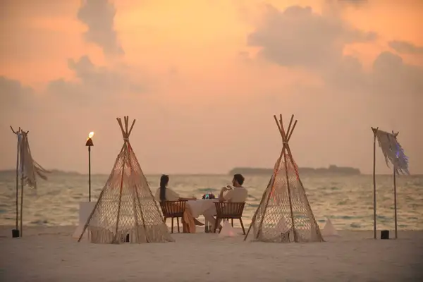 Sunset beach dinner, scenes from an elopement in the Maldives
