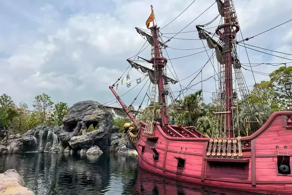 Red pirate boat next to a skull boulder