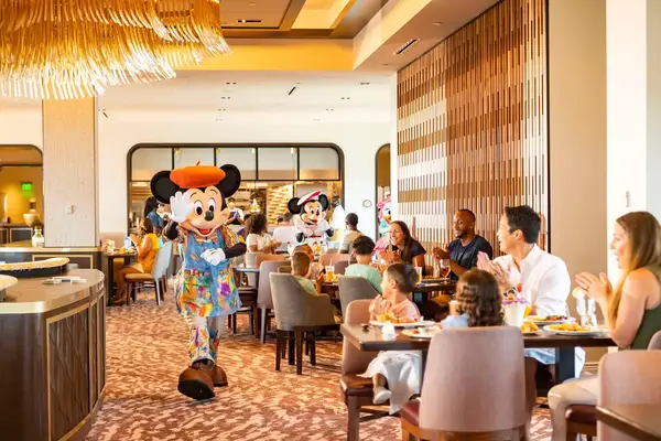 Characters during breakfast at Topolinoâs Terrace