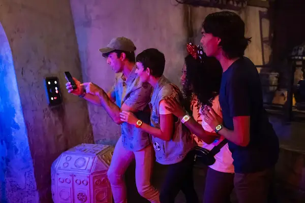 Guests doing the Batuu Bounty Hunters