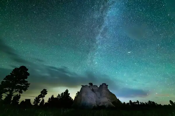 starry night sky in Medicine Rocks State Park 