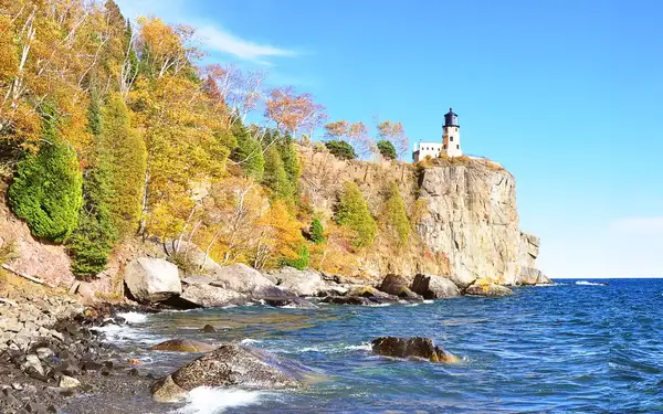 The Split Rock Lighthouse stands on a tall cliff overlooking Lake Superior