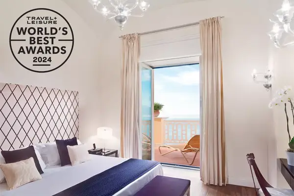 Guest room with water views at the Grand Hotel Excelsior Vittoria in Italy