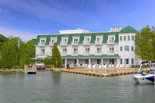 Lakeside resort Hotel Walloon