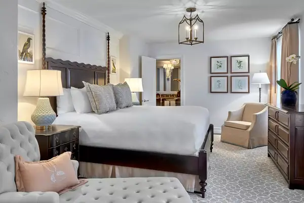 Guest room at the Deer Path Inn