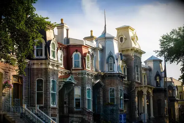Rue (street) Grande AllÃ©e in Quebec City