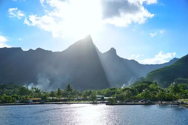 Peaks on the island of Moorea